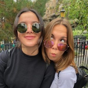 Meet your Posher, Angeliki